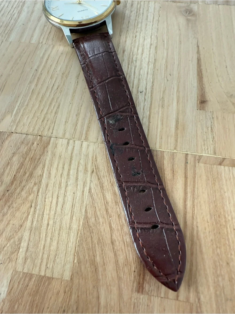Poedagar men’s gold tone brown leather fashion watch NEW BATTERY